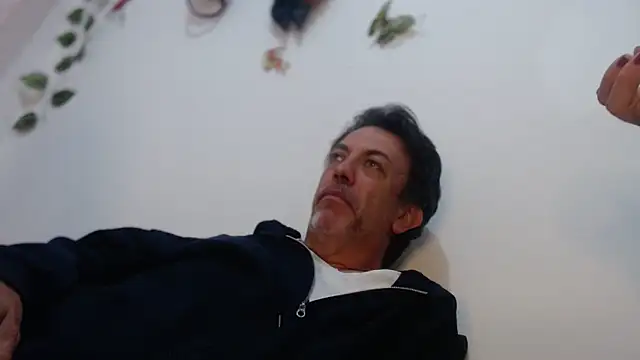 Snapshot of jeans_and_emma chatting on 03-04-25, 04:17 jeans and emma online show from 03-04-25, 04:17