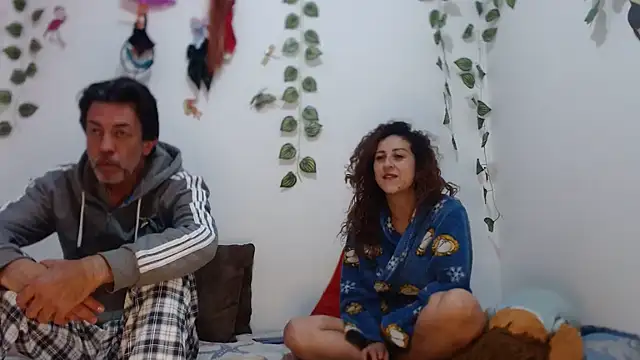 Snapshot of jeans_and_emma chatting on 03-07-25, 10:24 jeans and emma online show from 03-07-25, 10:24