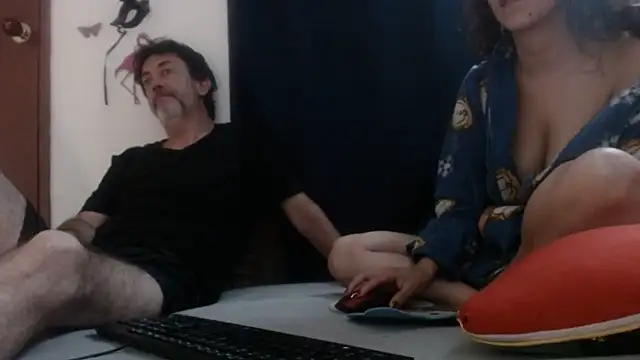 Snapshot of jeans_and_emma chatting on 03-17-25, 03:47 jeans and emma online show from 03-17-25, 03:47