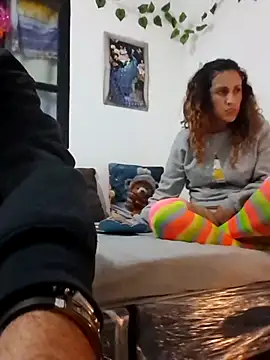 Snapshot of jeans_and_emma chatting on 10-11-25, 01:49 jeans and emma online show from 10-11-25, 01:49