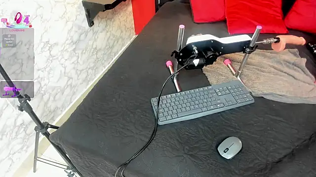 IVISBOUNCYASS online show from 12-19-25, 12:34