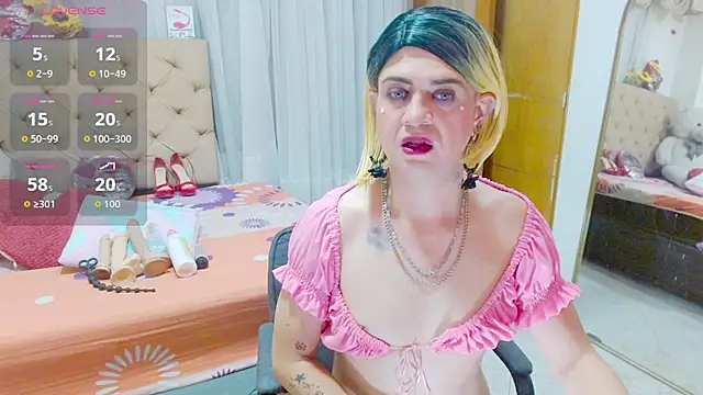 Snapshot of Dolldirtyxxx chatting on 10-23-25, 08:40 Dolldirtyxxx online show from 10-23-25, 08:40