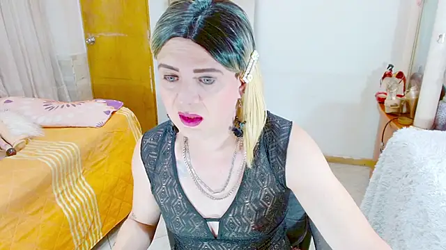 Snapshot of Dolldirtyxxx chatting on 06-20-26, 05:21 Dolldirtyxxx online show from 06-20-26, 05:21