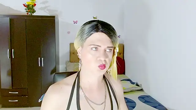 Snapshot of Dolldirtyxxx chatting on 06-26-26, 05:45 Dolldirtyxxx online show from 06-26-26, 05:45