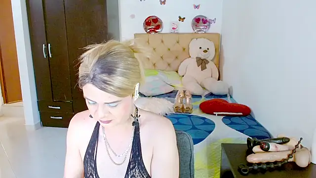 Snapshot of Dolldirtyxxx chatting on 06-27-26, 10:15 Dolldirtyxxx online show from 06-27-26, 10:15