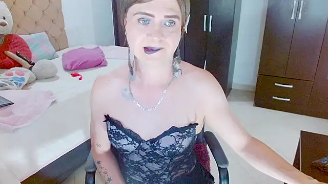 Snapshot of Dolldirtyxxx chatting on 07-15-26, 05:02 Dolldirtyxxx online show from 07-15-26, 05:02