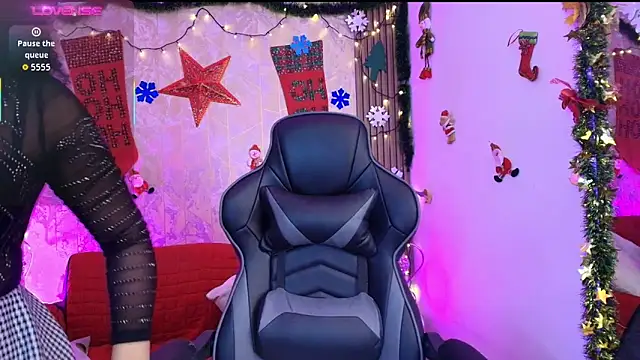 Cintiia Holmes online show from 12-19-25, 11:39