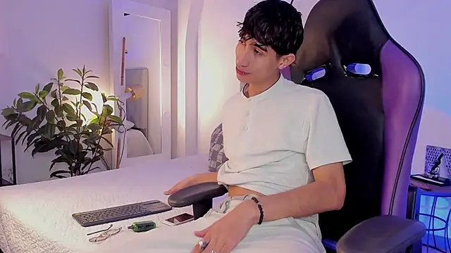 Snapshot of NovaaWheler chatting on 02-07-25, 04:59 NovaaWheler online show from 02-07-25, 04:59