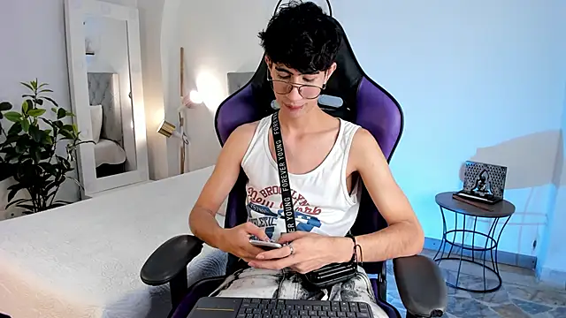 Snapshot of NovaaWheler chatting on 02-15-25, 04:25 NovaaWheler online show from 02-15-25, 04:25