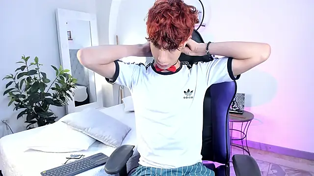 Snapshot of NovaaWheler chatting on 02-21-25, 04:40 NovaaWheler online show from 02-21-25, 04:40