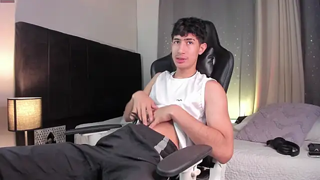 Snapshot of NovaaWheler chatting on 09-15-25, 04:07 NovaaWheler online show from 09-15-25, 04:07