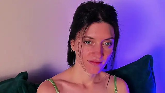 roxy riot  online show from 02-09-25, 07:49