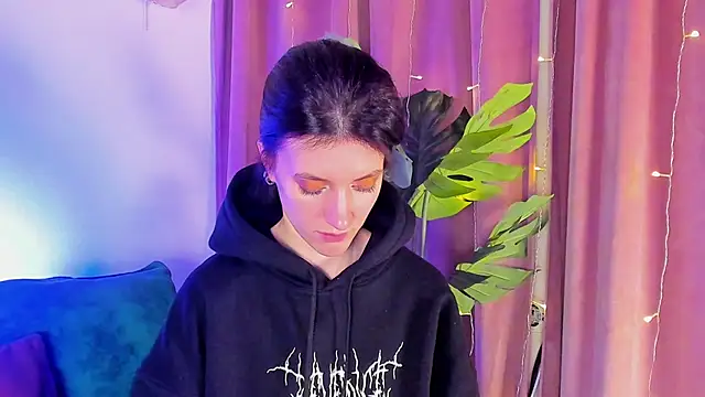 roxy riot  online show from 02-15-25, 04:25