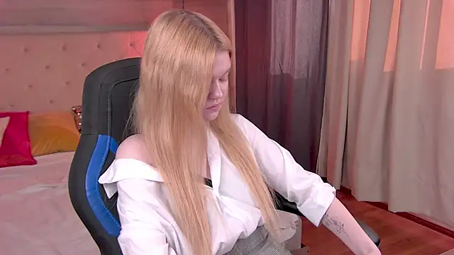 AdeleCartier online show from 02-16-25, 06:43