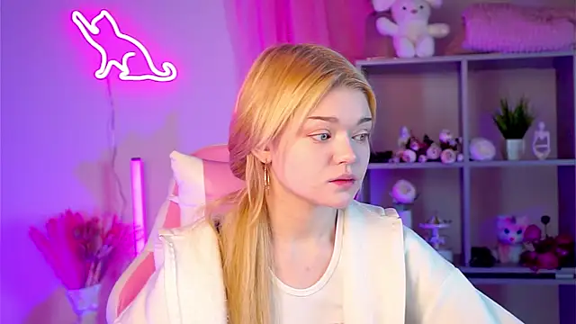 AdeleCartier online show from 03-19-25, 09:27