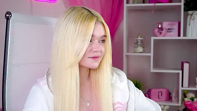 AdeleCartier online show from 04-16-26, 12:55