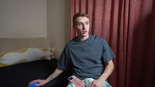 Snapshot of crazybottom99 chatting on 10-12-25, 05:34 crazybottom99 online show from 10-12-25, 05:34