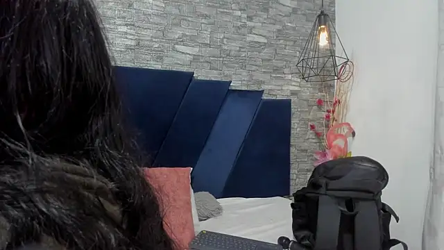 Sophia Brunett online show from 10-12-25, 12:04