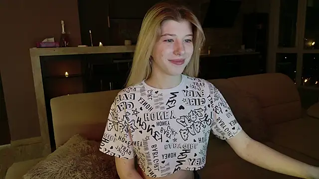 Snapshot of Bella_amory chatting on 02-06-25, 08:34 Bella amory online show from 02-06-25, 08:34