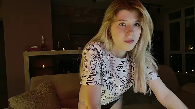 Snapshot of Bella_amory chatting on 02-07-25, 02:40 Bella amory online show from 02-07-25, 02:40