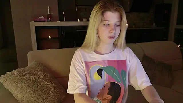 Snapshot of Bella_amory chatting on 02-08-25, 04:14 Bella amory online show from 02-08-25, 04:14