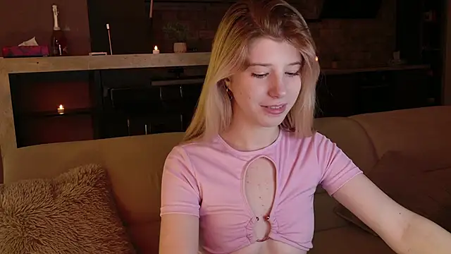 Snapshot of Bella_amory chatting on 02-09-25, 01:00 Bella amory online show from 02-09-25, 01:00