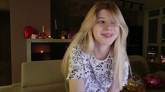 Snapshot of Bella_amory chatting on 02-16-25, 06:54 Bella amory online show from 02-16-25, 06:54