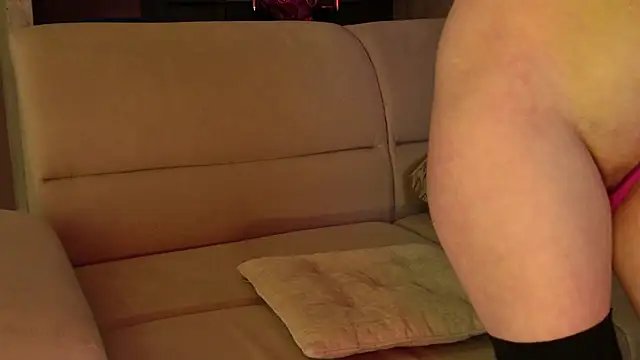 Snapshot of Bella_amory chatting on 02-22-25, 04:18 Bella amory online show from 02-22-25, 04:18