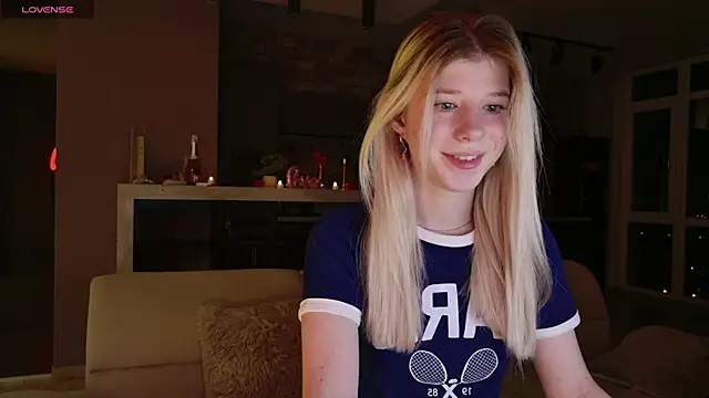 Snapshot of Bella_amory chatting on 02-26-25, 01:21 Bella amory online show from 02-26-25, 01:21