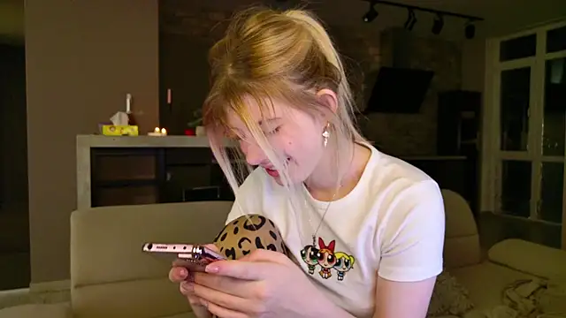 Snapshot of Bella_amory chatting on 03-06-25, 11:09 Bella amory online show from 03-06-25, 11:09