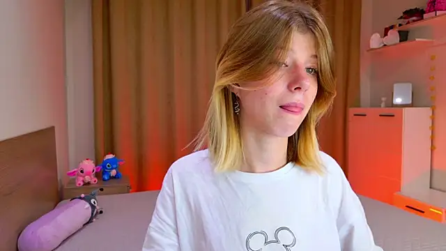 Snapshot of Bella_amory chatting on 10-23-25, 09:46 Bella amory online show from 10-23-25, 09:46