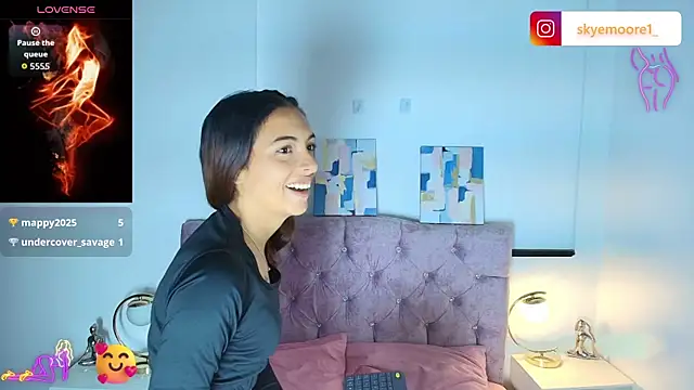 Snapshot of Skye_Moore chatting on 09-26-25, 11:58 Skye Moore online show from 09-26-25, 11:58