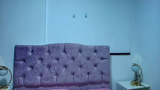 Snapshot of Skye_Moore chatting on 11-24-25, 07:02 Skye Moore online show from 11-24-25, 07:02