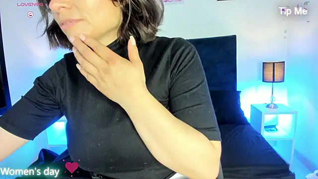 Snapshot of _michonne_ chatting on 03-08-25, 08:14 michonne online show from 03-08-25, 08:14