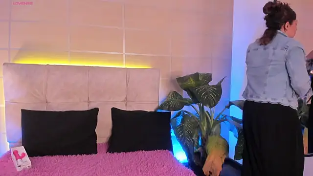 Snapshot of _michonne_ chatting on 11-10-25, 09:14 michonne online show from 11-10-25, 09:14