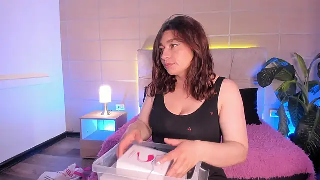 Snapshot of _michonne_ chatting on 11-15-25, 09:21 michonne online show from 11-15-25, 09:21