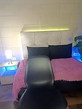 Snapshot of _michonne_ chatting on 11-28-25, 09:06 michonne online show from 11-28-25, 09:06