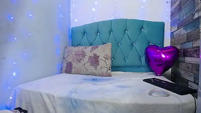 Snapshot of Tiana_Ebony18 chatting on 03-04-25, 12:01 Tiana Ebony18 online show from 03-04-25, 12:01