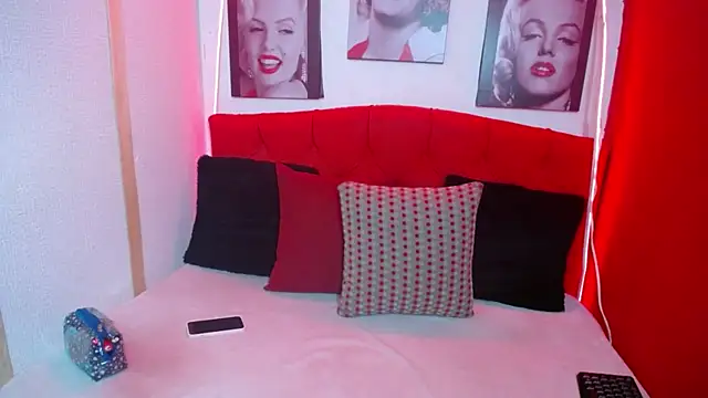 Snapshot of Tiana_Ebony18 chatting on 09-25-25, 11:58 Tiana Ebony18 online show from 09-25-25, 11:58