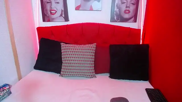 Snapshot of Tiana_Ebony18 chatting on 09-28-25, 11:59 Tiana Ebony18 online show from 09-28-25, 11:59