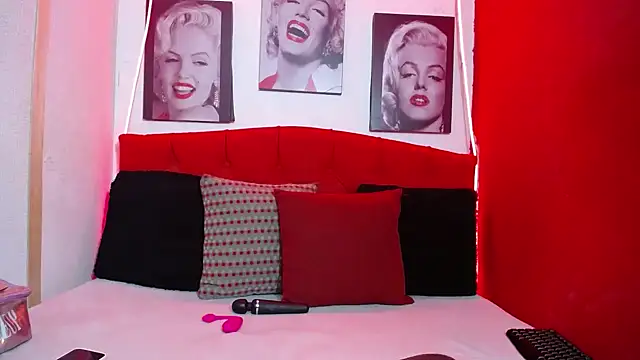 Tiana Ebony18 online show from 04-12-26, 12:10