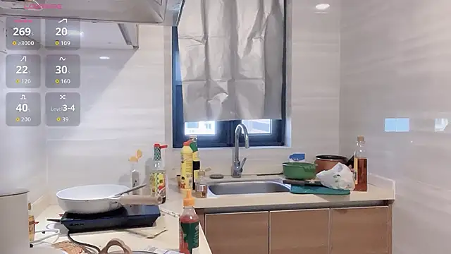 Snapshot of Moonccoi chatting on 09-10-25, 02:00 Moonccoi online show from 09-10-25, 02:00