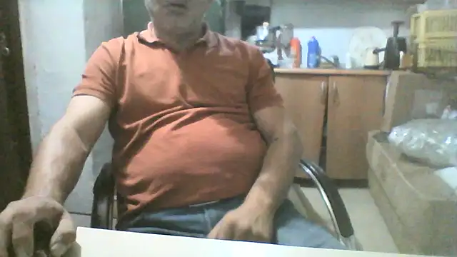 Snapshot of murat7888 chatting on 10-06-25, 06:33 murat7888 online show from 10-06-25, 06:33