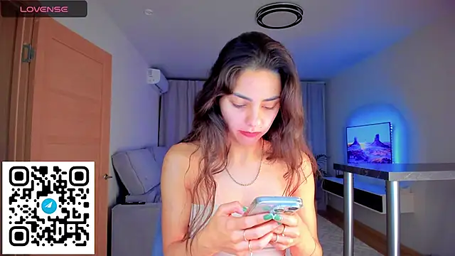 Snapshot of EmiliaZen chatting on 10-21-25, 03:24 EmiliaZen online show from 10-21-25, 03:24