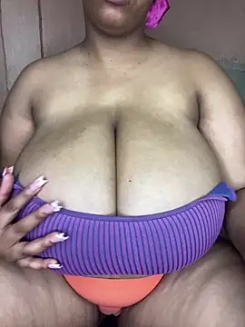 Snapshot of NonoGotBoobies chatting on 10-19-25, 04:40 NonoGotBoobies online show from 10-19-25, 04:40