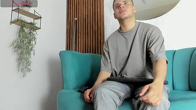 Snapshot of Sebastian_Phoenix chatting on 02-17-25, 11:44 Sebastian Phoenix online show from 02-17-25, 11:44