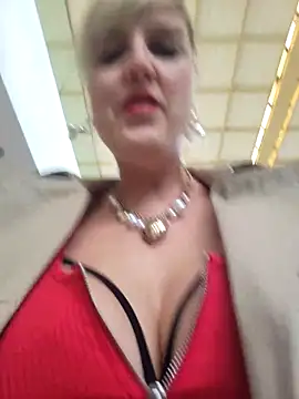 Snapshot of Sexybiene969 chatting on 10-19-25, 02:40 Sexybiene969 online show from 10-19-25, 02:40