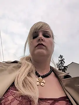 Snapshot of Sexybiene969 chatting on 04-19-26, 03:44 Sexybiene969 online show from 04-19-26, 03:44