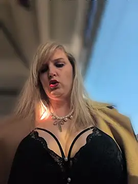 Snapshot of Sexybiene969 chatting on 04-29-26, 04:11 Sexybiene969 online show from 04-29-26, 04:11