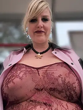 Snapshot of Sexybiene969 chatting on 05-14-26, 04:14 Sexybiene969 online show from 05-14-26, 04:14